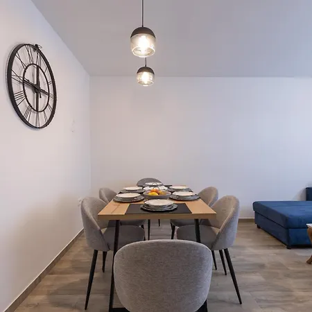 Cosmic Gate Apartment *