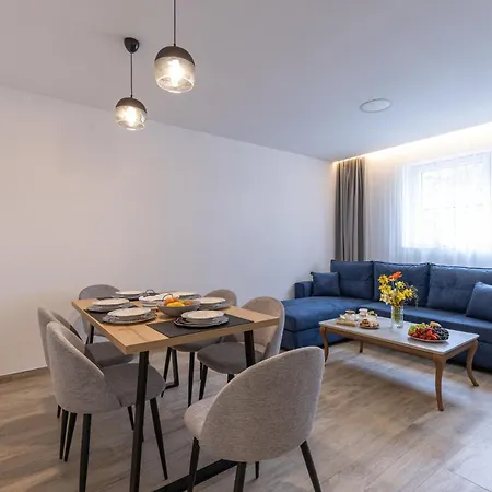 Cosmic Gate 아파트 *