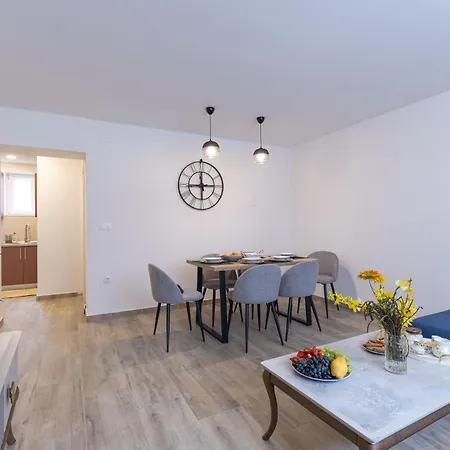 Cosmic Gate 아파트 *